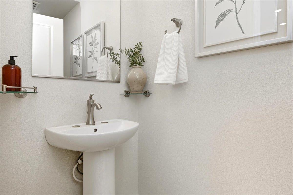 Detail Gallery Image 13 of 31 For 117 Orbit Way, Mountain View,  CA 94043 - 3 Beds | 3/1 Baths