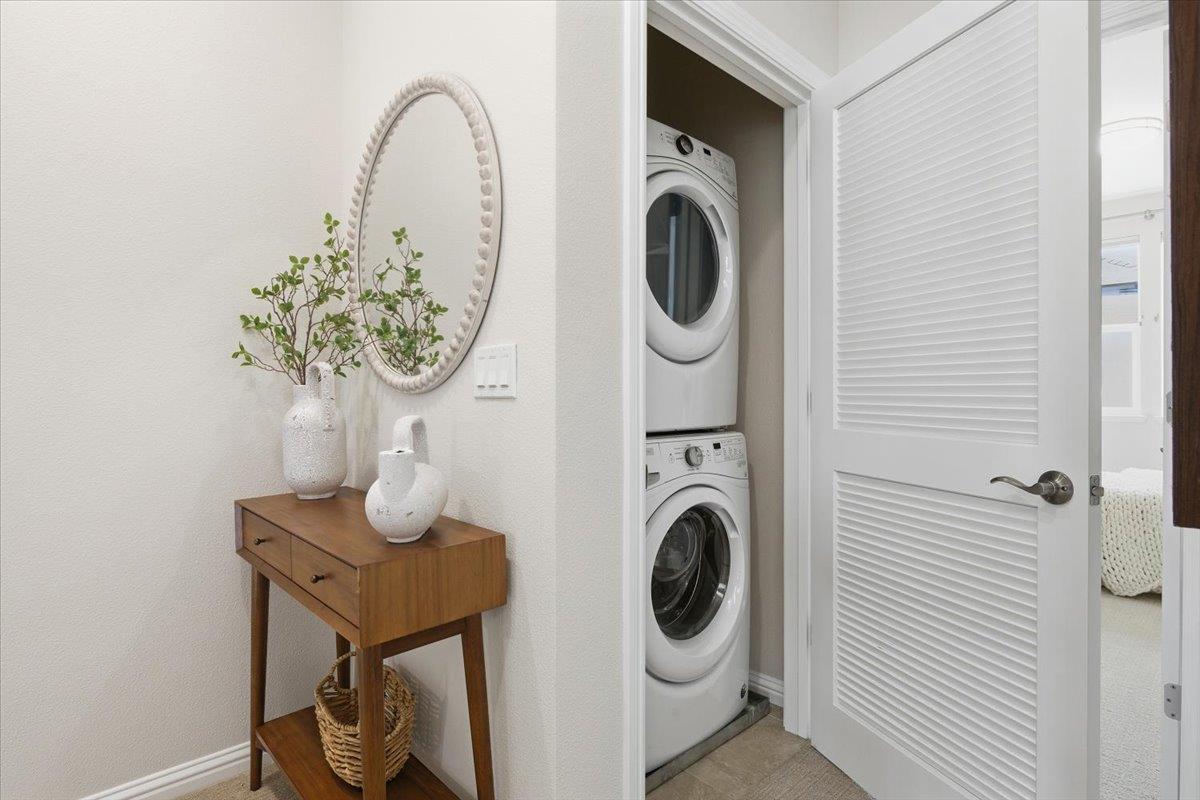 Detail Gallery Image 14 of 31 For 117 Orbit Way, Mountain View,  CA 94043 - 3 Beds | 3/1 Baths