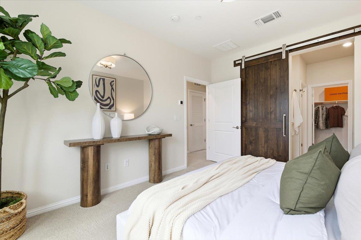 Detail Gallery Image 19 of 31 For 117 Orbit Way, Mountain View,  CA 94043 - 3 Beds | 3/1 Baths