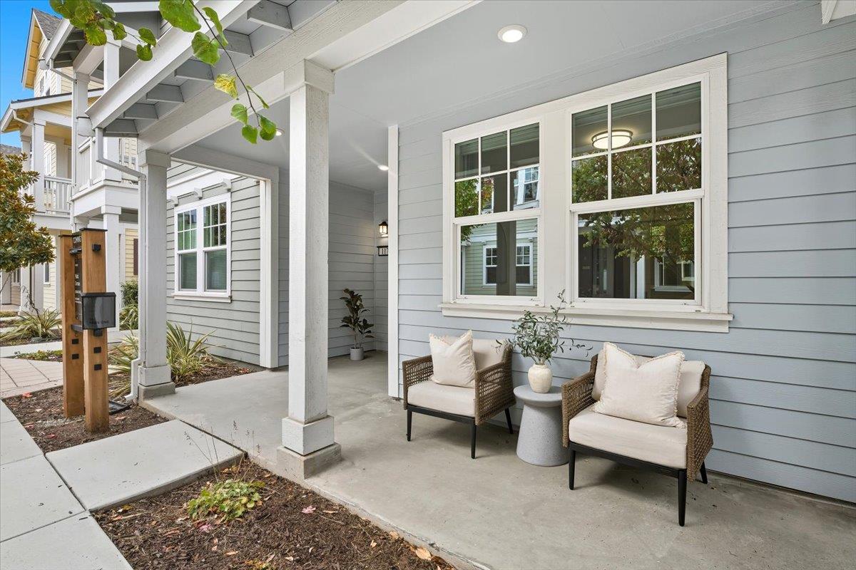 Detail Gallery Image 2 of 31 For 117 Orbit Way, Mountain View,  CA 94043 - 3 Beds | 3/1 Baths