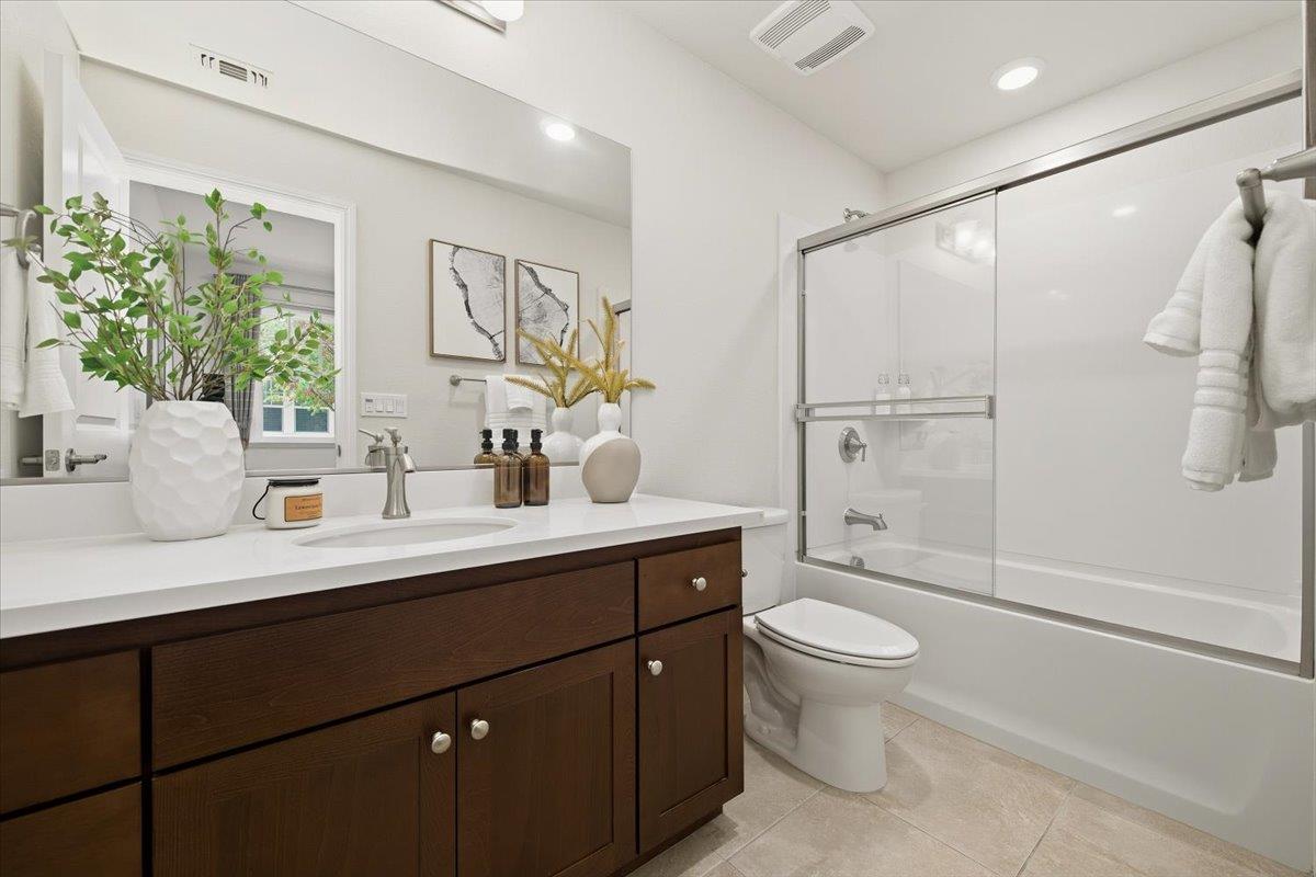 Detail Gallery Image 6 of 31 For 117 Orbit Way, Mountain View,  CA 94043 - 3 Beds | 3/1 Baths