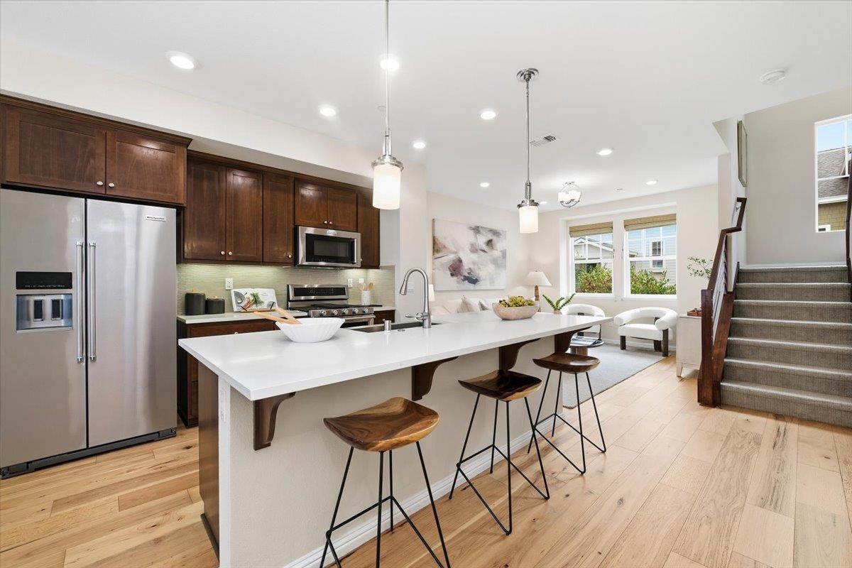 Detail Gallery Image 8 of 31 For 117 Orbit Way, Mountain View,  CA 94043 - 3 Beds | 3/1 Baths