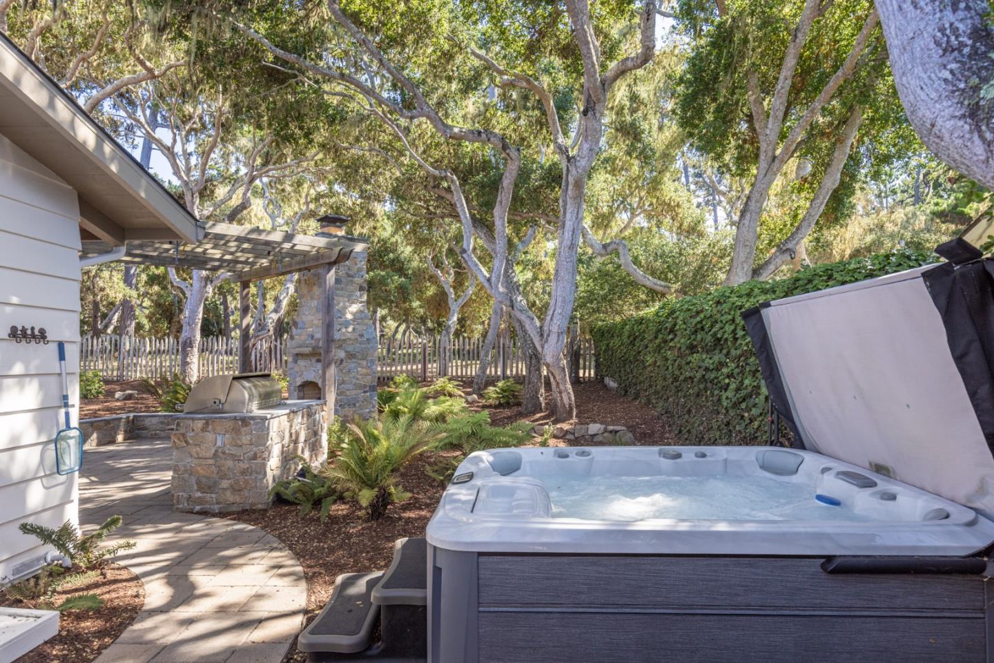 Detail Gallery Image 27 of 35 For 3125 Bird Rock Rd, Pebble Beach,  CA 93953 - 4 Beds | 3 Baths