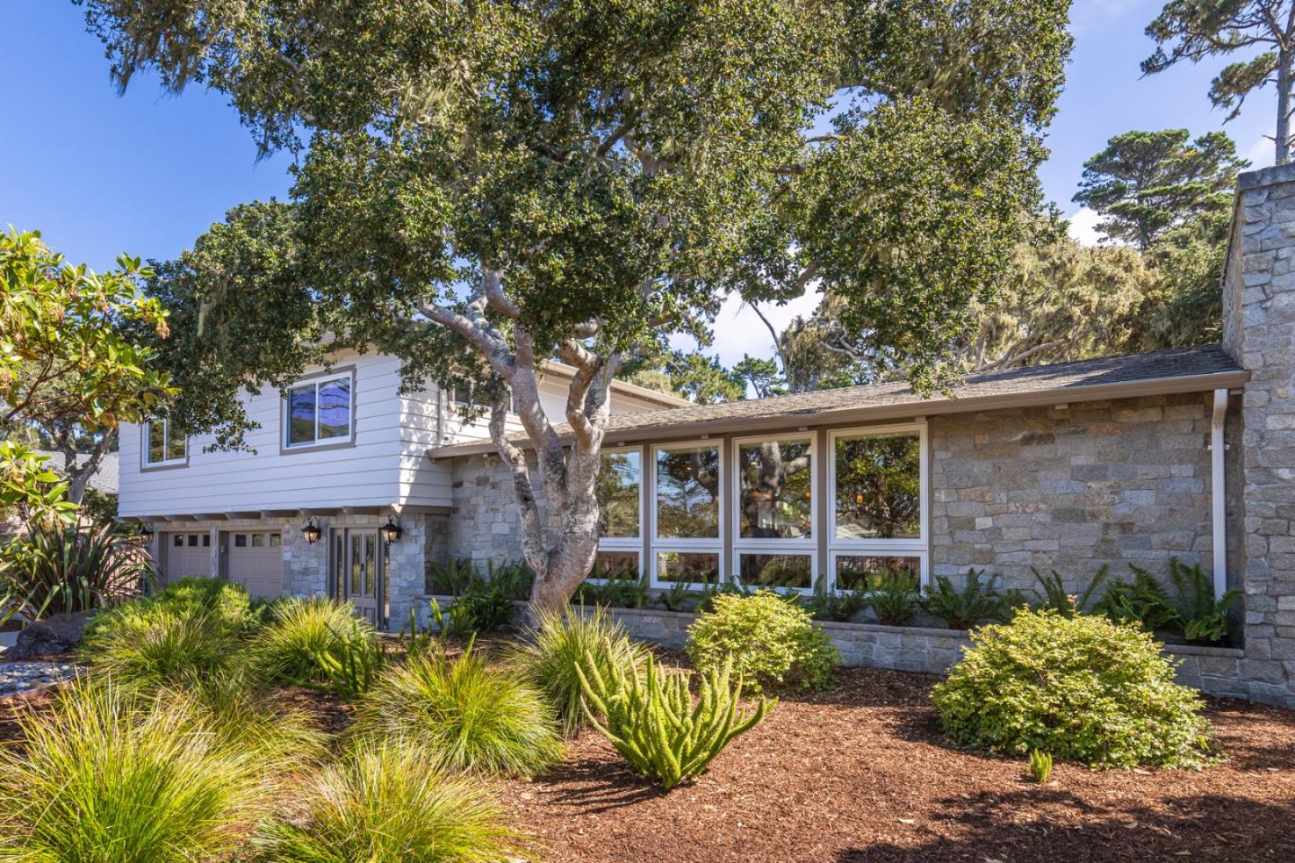 Detail Gallery Image 4 of 35 For 3125 Bird Rock Rd, Pebble Beach,  CA 93953 - 4 Beds | 3 Baths