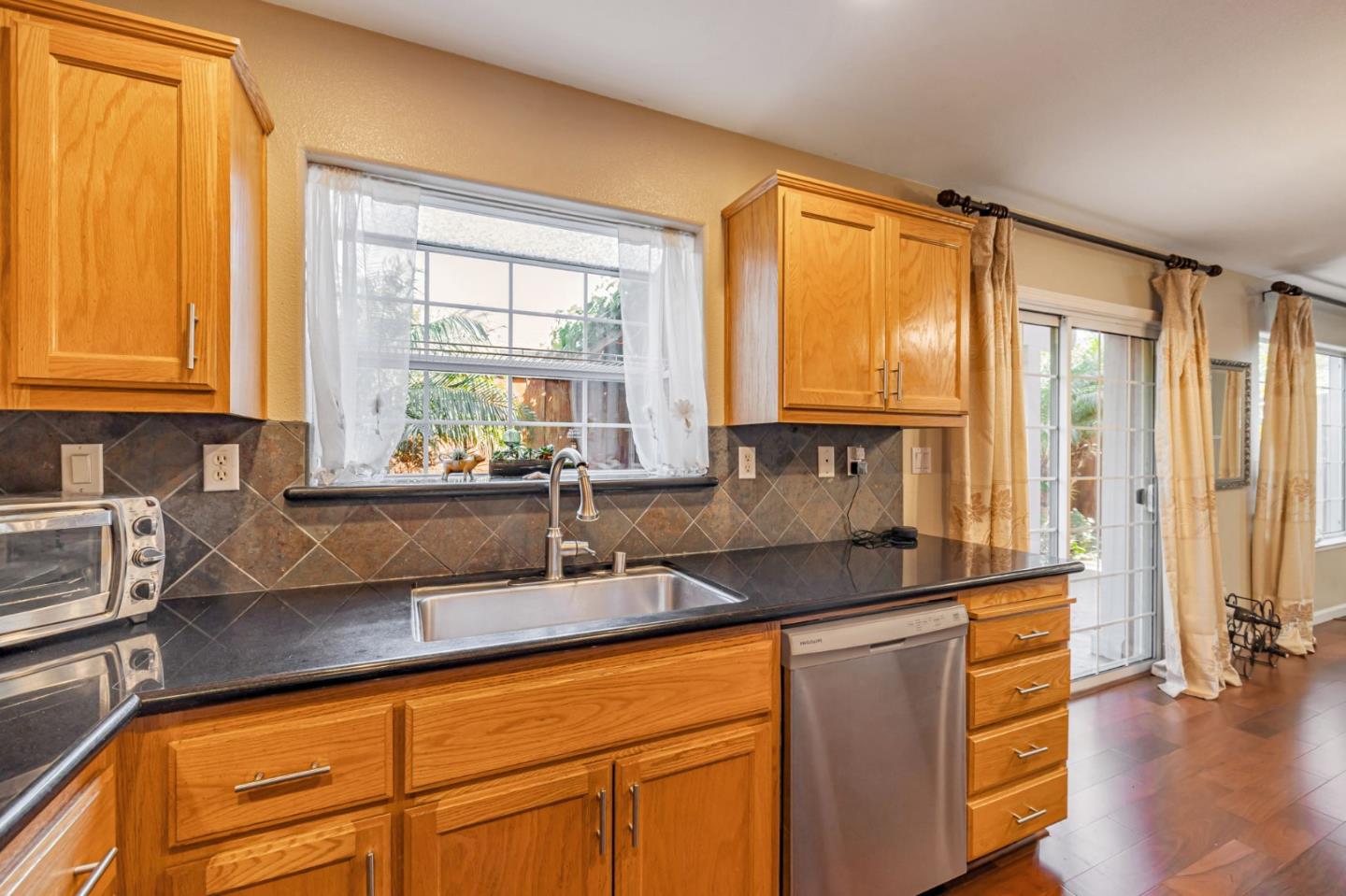 Detail Gallery Image 7 of 23 For 2158 Capitol Park Ct, San Jose,  CA 95132 - 4 Beds | 2/1 Baths