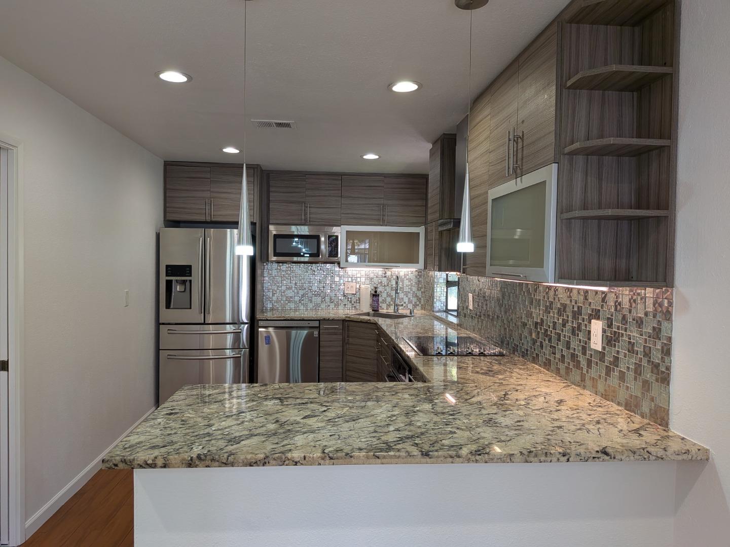 Detail Gallery Image 12 of 43 For 217 Ada Ave #45,  Mountain View,  CA 94043 - 3 Beds | 2 Baths