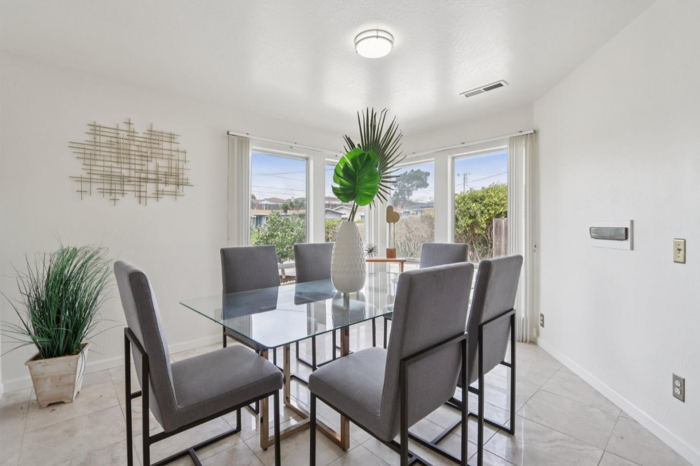 Detail Gallery Image 10 of 52 For 3012 Ellen Ct, Marina,  CA 93933 - 6 Beds | 4 Baths