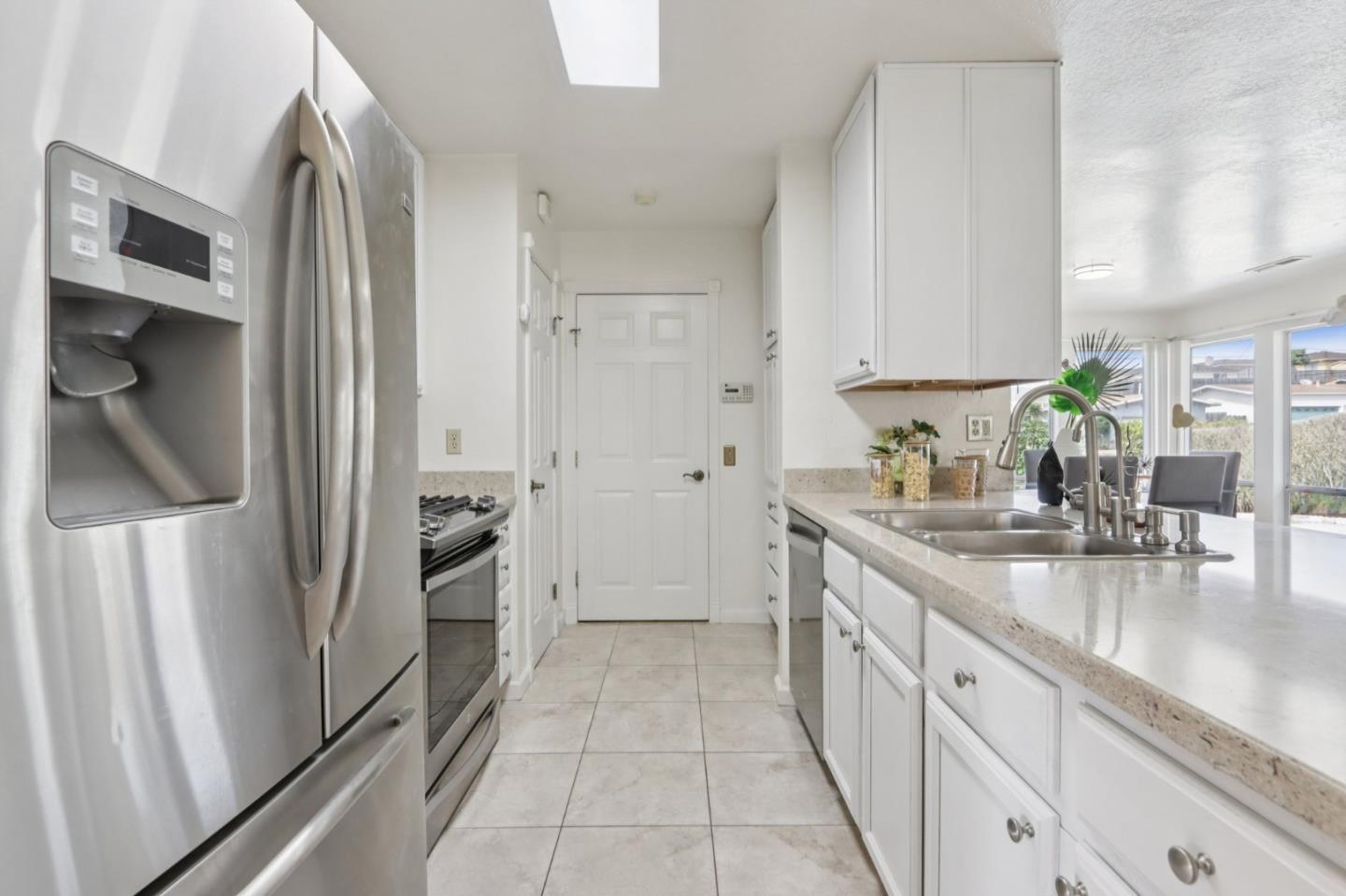 Detail Gallery Image 18 of 52 For 3012 Ellen Ct, Marina,  CA 93933 - 6 Beds | 4 Baths