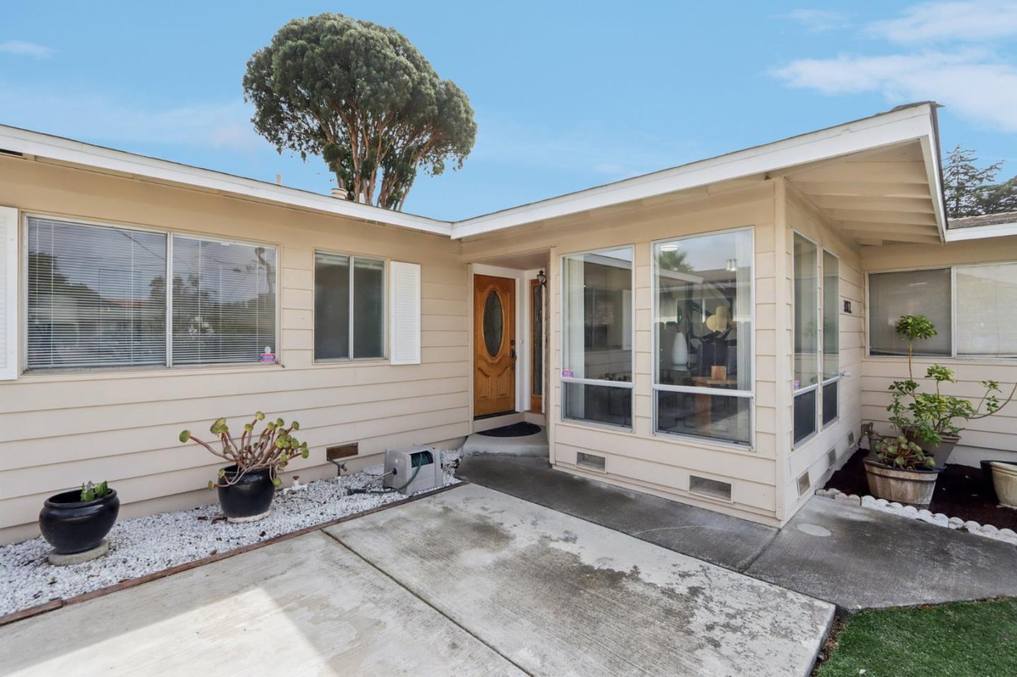 Detail Gallery Image 5 of 52 For 3012 Ellen Ct, Marina,  CA 93933 - 6 Beds | 4 Baths