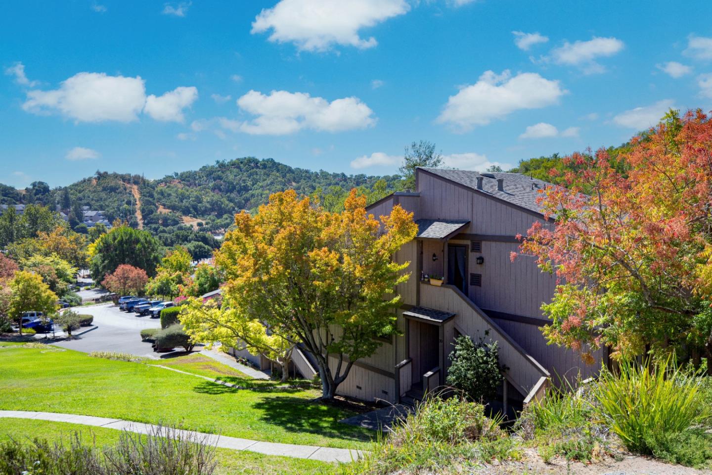 Detail Gallery Image 4 of 20 For 1 Clay Ct, Novato,  CA 94949 - – Beds | – Baths