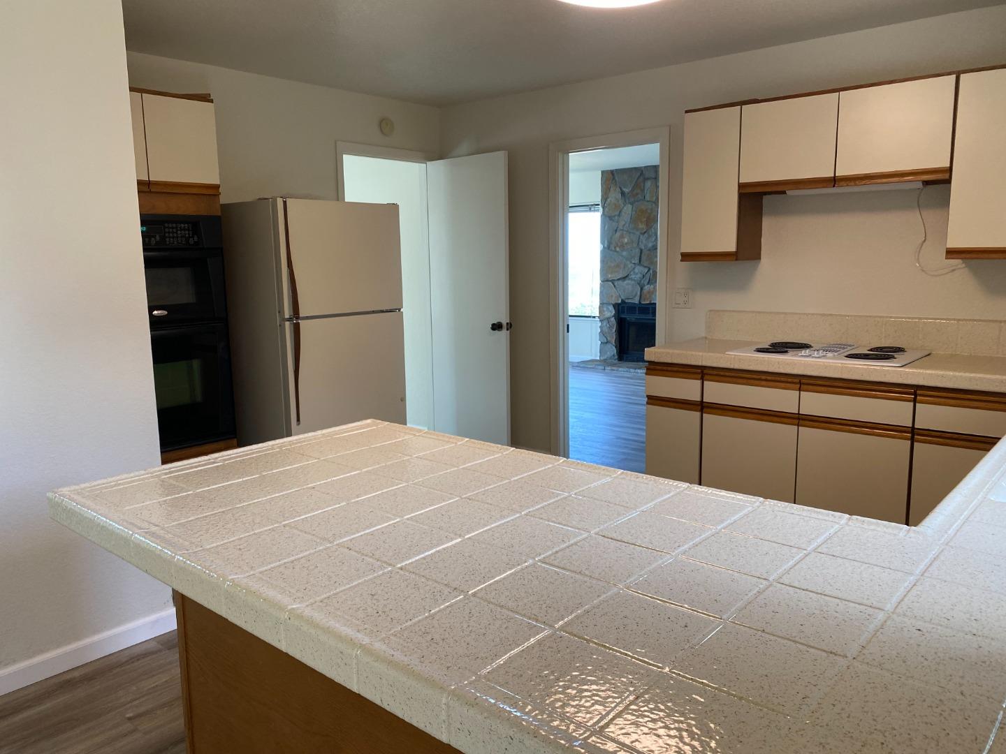 Detail Gallery Image 10 of 20 For 2751 Belmont Canyon Rd, Belmont,  CA 94002 - 4 Beds | 2/1 Baths