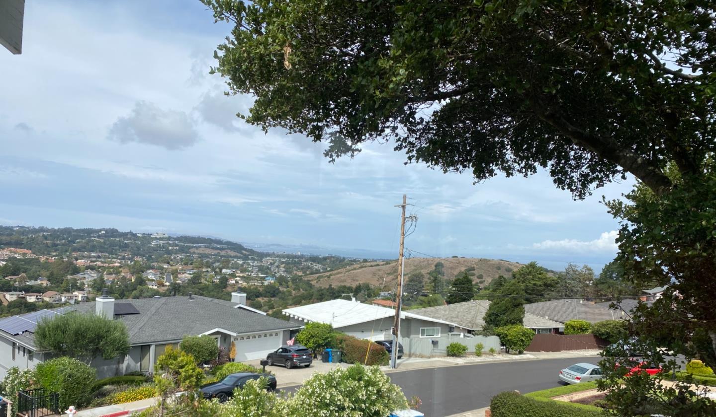 Detail Gallery Image 17 of 20 For 2751 Belmont Canyon Rd, Belmont,  CA 94002 - 4 Beds | 2/1 Baths