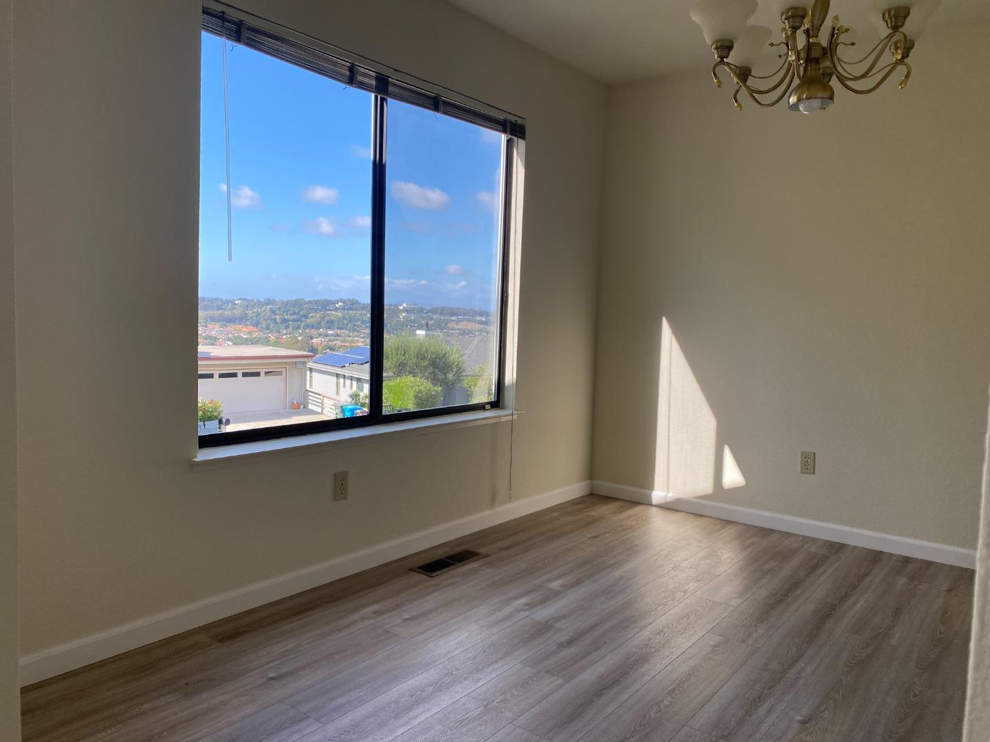 Detail Gallery Image 5 of 20 For 2751 Belmont Canyon Rd, Belmont,  CA 94002 - 4 Beds | 2/1 Baths