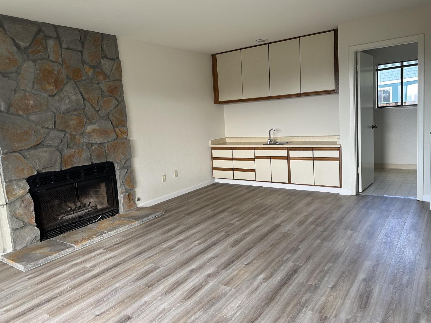 Detail Gallery Image 6 of 20 For 2751 Belmont Canyon Rd, Belmont,  CA 94002 - 4 Beds | 2/1 Baths