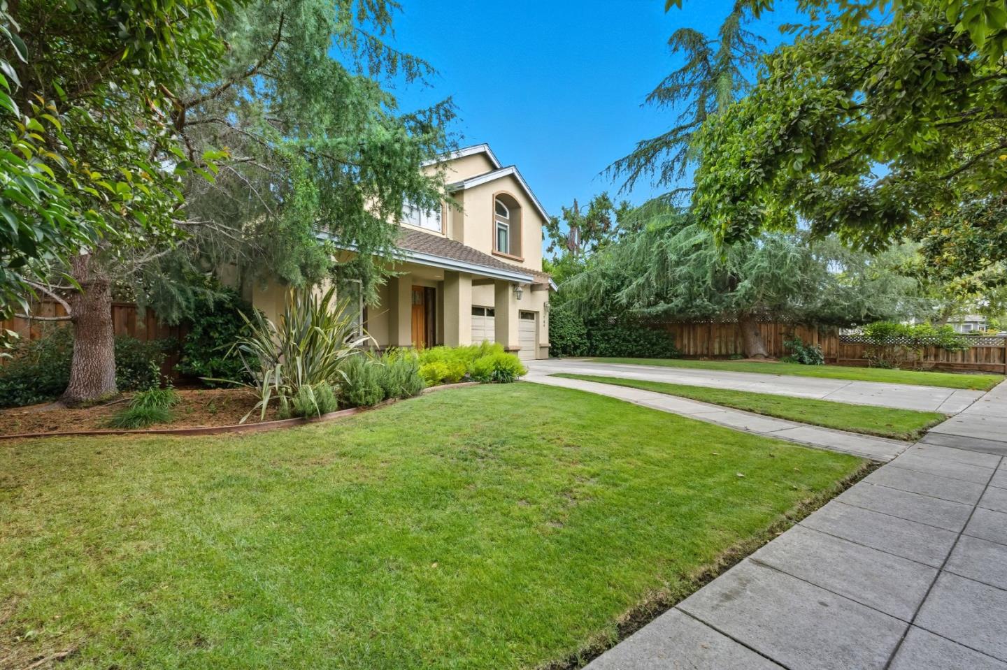 Detail Gallery Image 3 of 40 For 744 Colorado Ave, Palo Alto,  CA 94303 - 4 Beds | 4 Baths