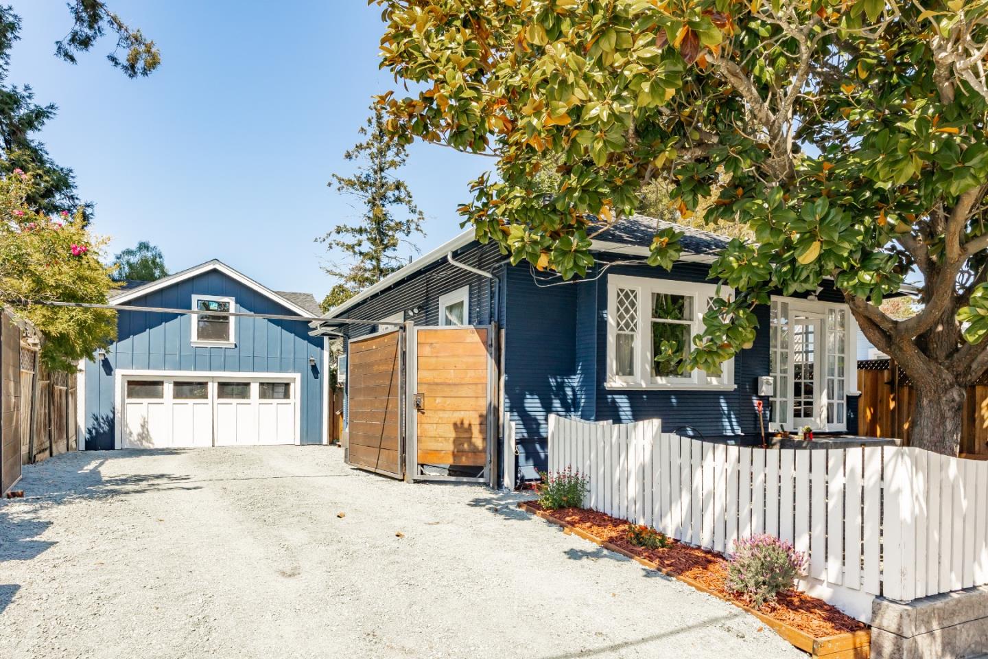 Detail Gallery Image 4 of 42 For 1124 Laurel St, Santa Cruz,  CA 95060 - 3 Beds | 2 Baths