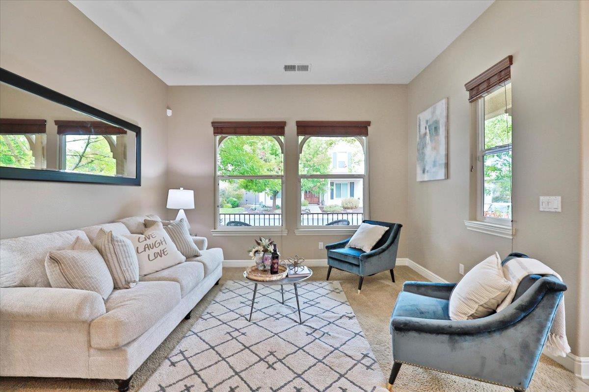 Detail Gallery Image 10 of 46 For 2719 Woodgate Way, Roseville,  CA 95747 - 4 Beds | 3 Baths