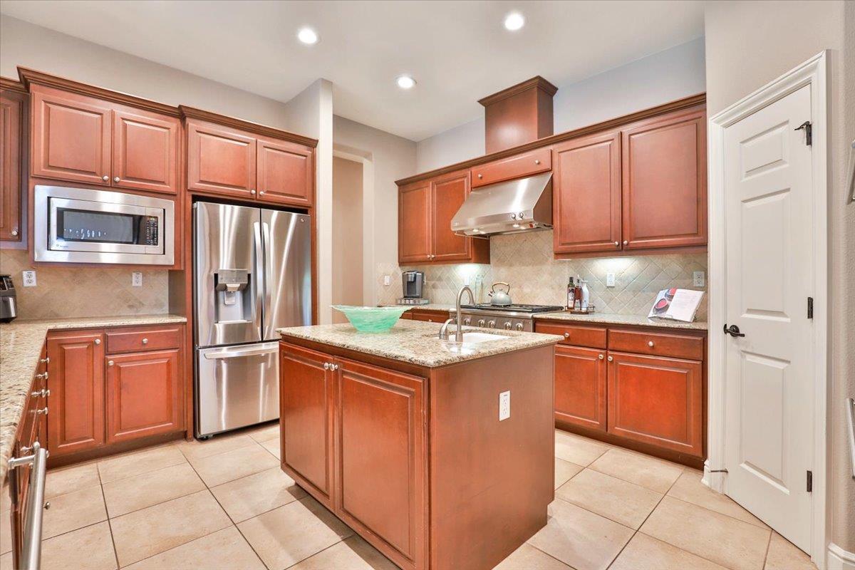 Detail Gallery Image 18 of 46 For 2719 Woodgate Way, Roseville,  CA 95747 - 4 Beds | 3 Baths