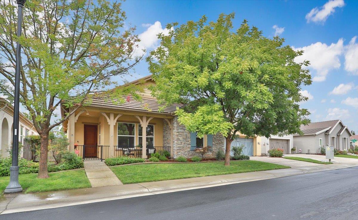 Detail Gallery Image 3 of 46 For 2719 Woodgate Way, Roseville,  CA 95747 - 4 Beds | 3 Baths