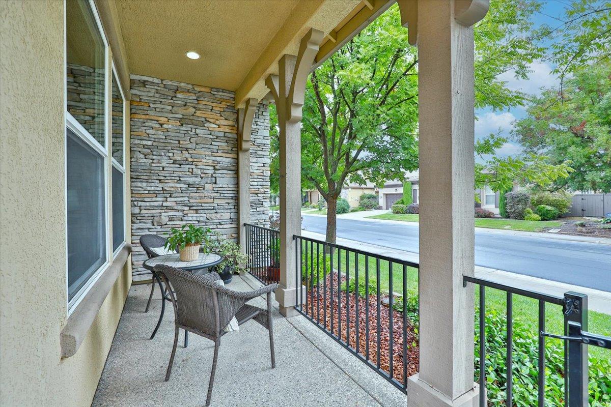 Detail Gallery Image 7 of 46 For 2719 Woodgate Way, Roseville,  CA 95747 - 4 Beds | 3 Baths