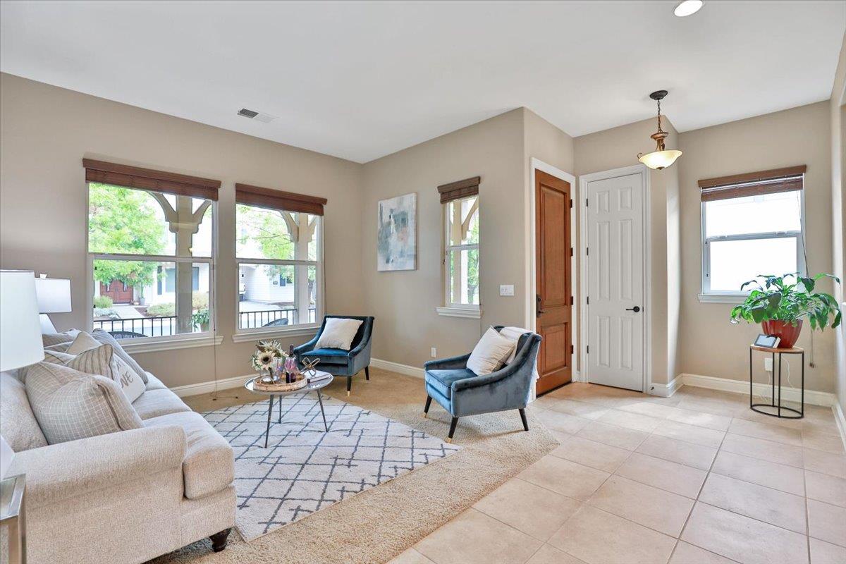 Detail Gallery Image 9 of 46 For 2719 Woodgate Way, Roseville,  CA 95747 - 4 Beds | 3 Baths