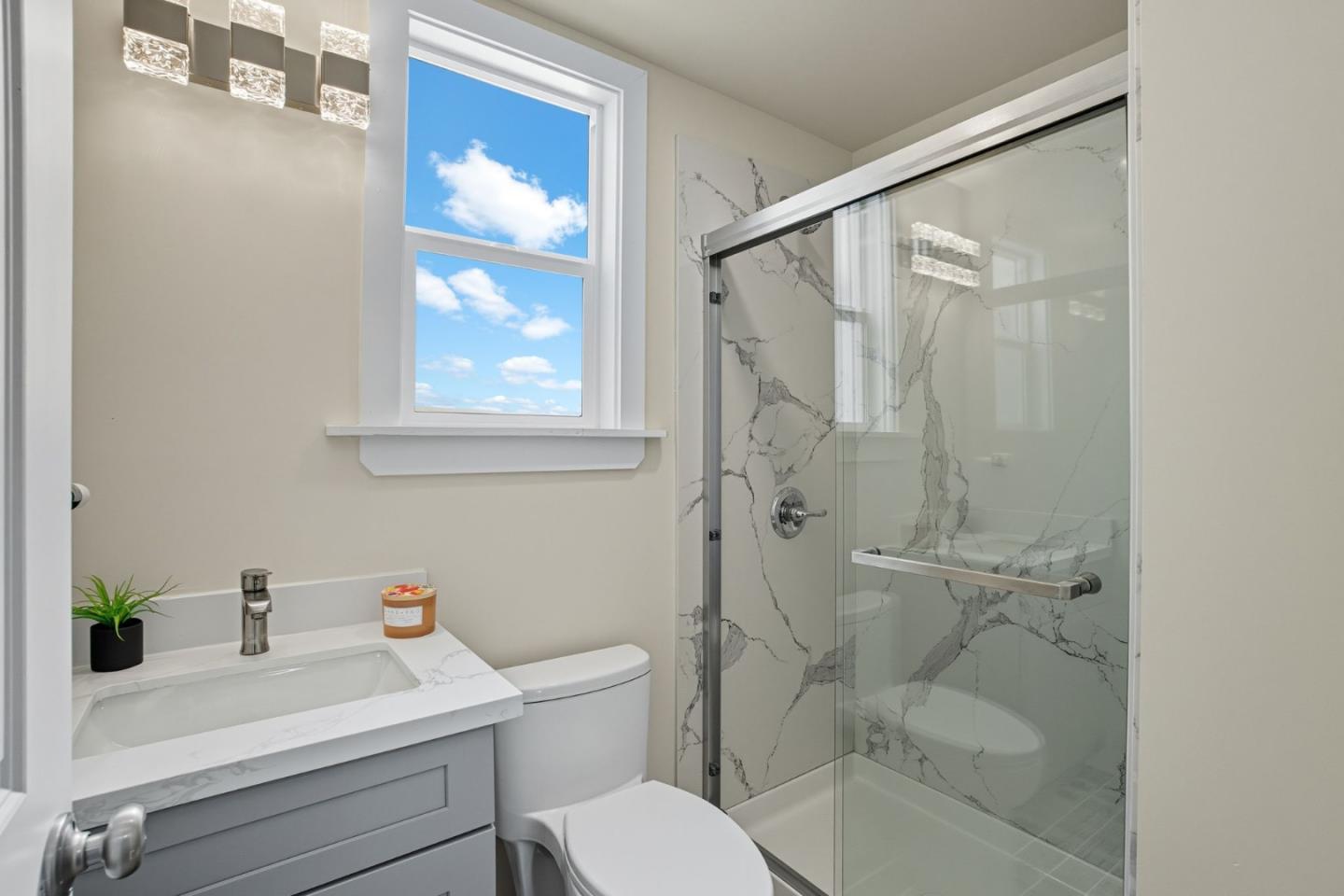 Detail Gallery Image 13 of 71 For 2931 San Bruno Ave, San Francisco,  CA 94134 - 4 Beds | 3/1 Baths