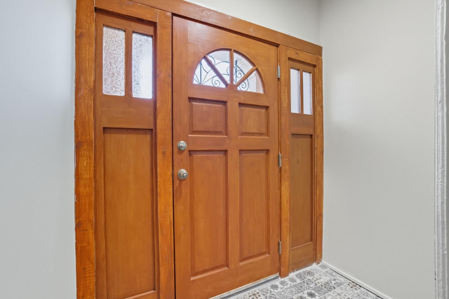 Detail Gallery Image 3 of 71 For 2931 San Bruno Ave, San Francisco,  CA 94134 - 4 Beds | 3/1 Baths