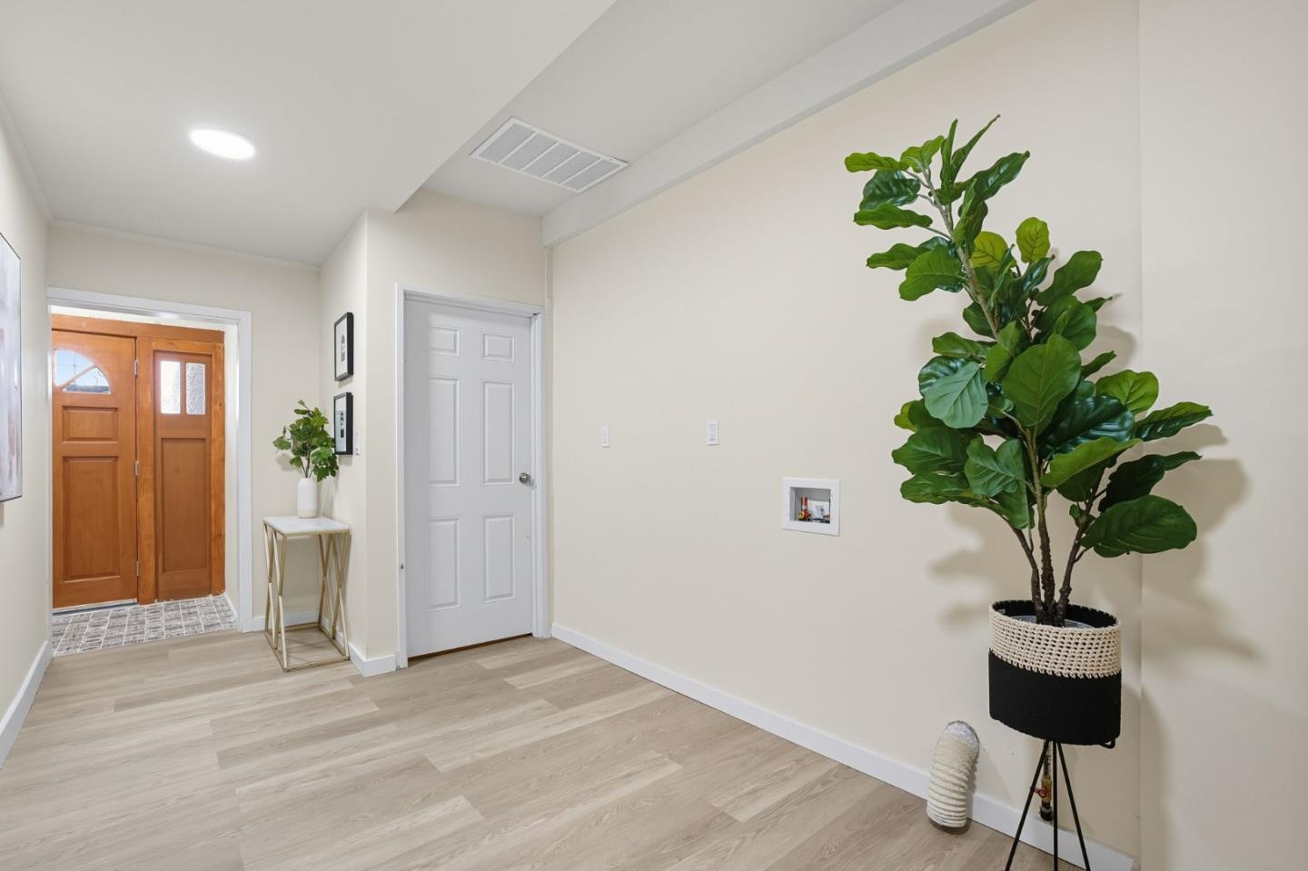 Detail Gallery Image 4 of 71 For 2931 San Bruno Ave, San Francisco,  CA 94134 - 4 Beds | 3/1 Baths