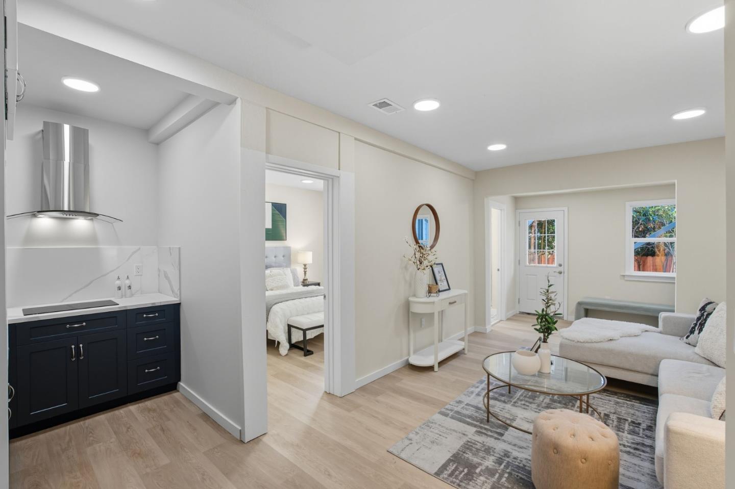 Detail Gallery Image 5 of 71 For 2931 San Bruno Ave, San Francisco,  CA 94134 - 4 Beds | 3/1 Baths