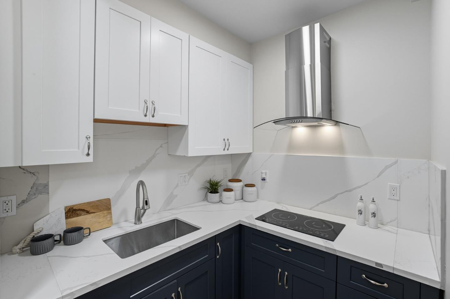 Detail Gallery Image 6 of 71 For 2931 San Bruno Ave, San Francisco,  CA 94134 - 4 Beds | 3/1 Baths