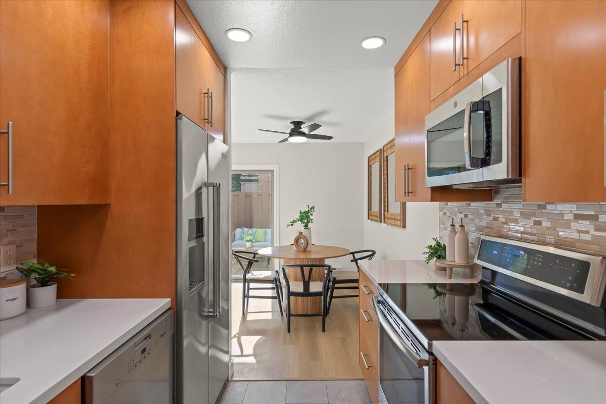 Detail Gallery Image 13 of 50 For 2576 Knightsbridge Ln, Santa Clara,  CA 95051 - 3 Beds | 2/1 Baths