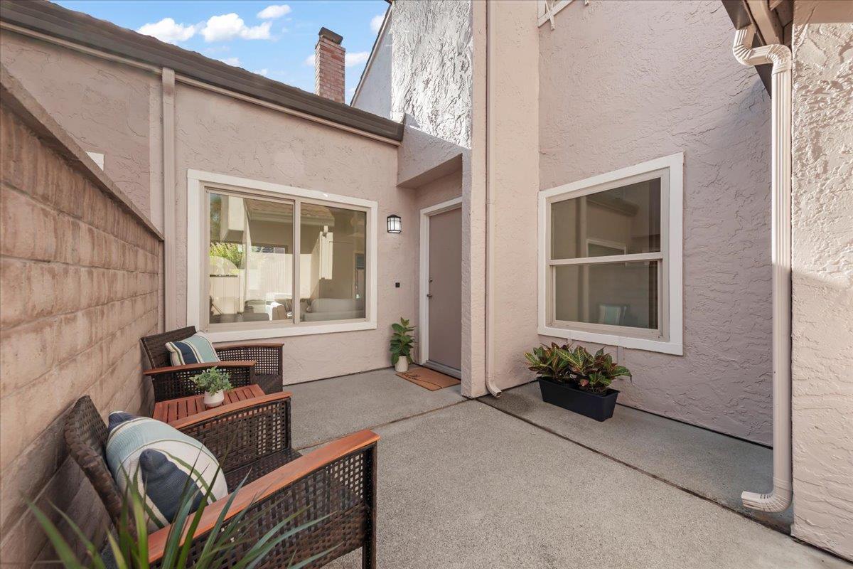 Detail Gallery Image 2 of 50 For 2576 Knightsbridge Ln, Santa Clara,  CA 95051 - 3 Beds | 2/1 Baths