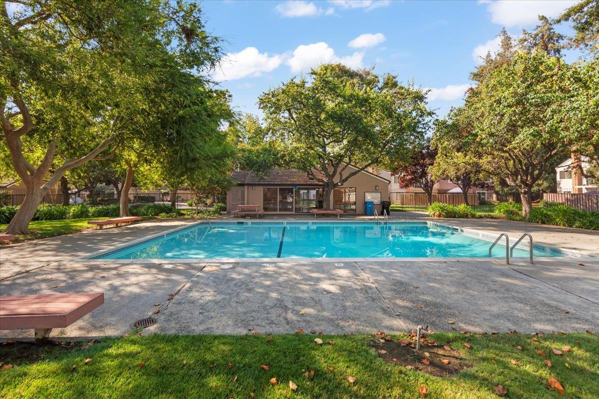 Detail Gallery Image 39 of 50 For 2576 Knightsbridge Ln, Santa Clara,  CA 95051 - 3 Beds | 2/1 Baths