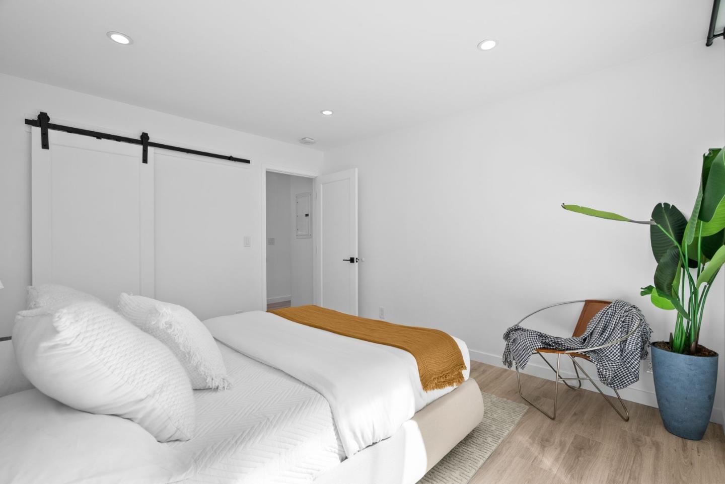 Detail Gallery Image 11 of 27 For 903 Laurel Ave, Menlo Park,  CA 94025 - 3 Beds | 1 Baths