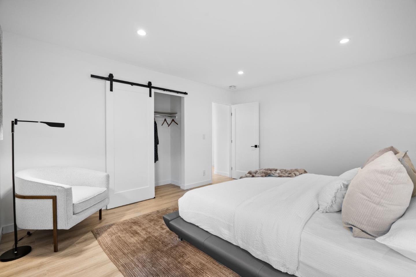 Detail Gallery Image 13 of 27 For 903 Laurel Ave, Menlo Park,  CA 94025 - 3 Beds | 1 Baths