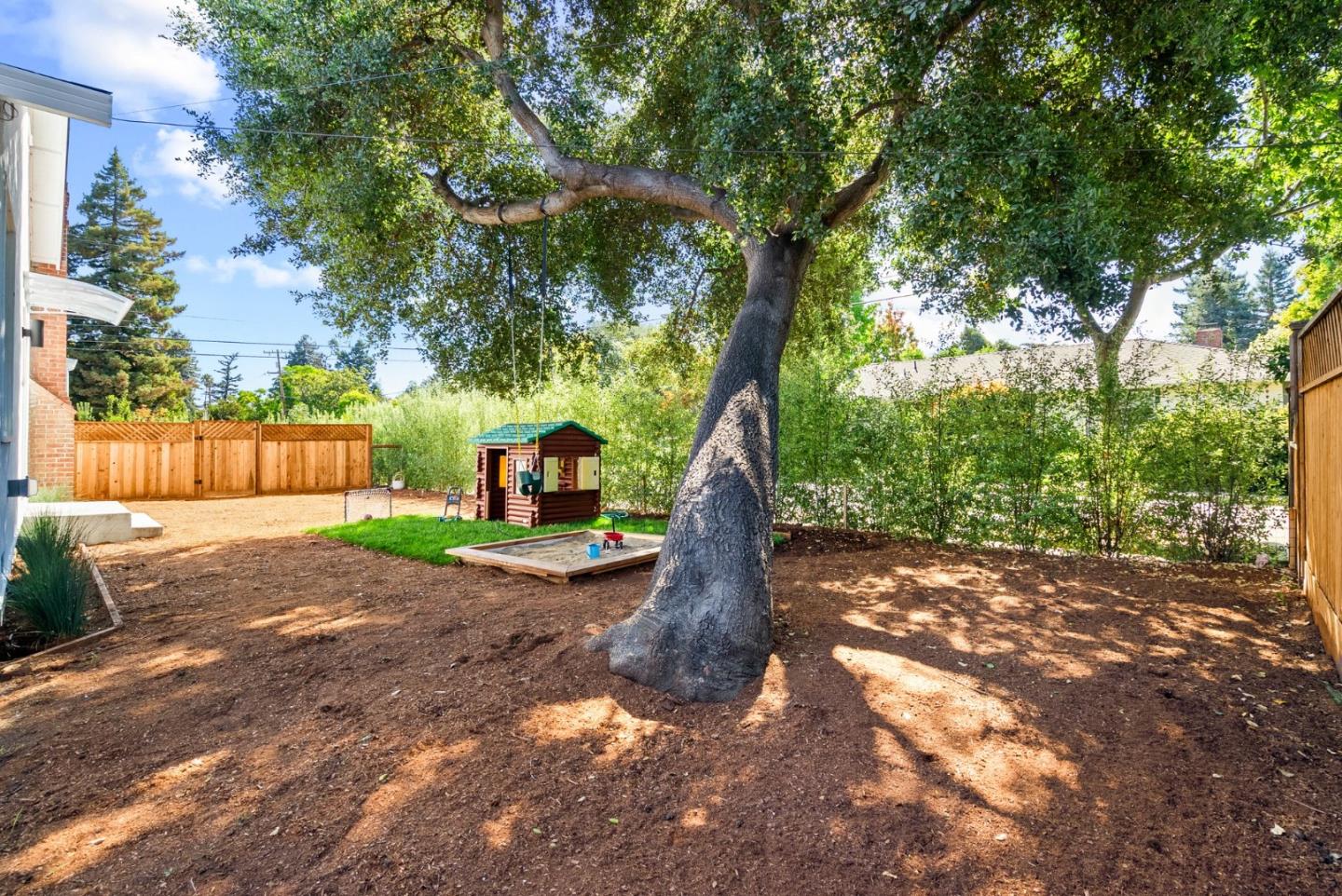 Detail Gallery Image 19 of 27 For 903 Laurel Ave, Menlo Park,  CA 94025 - 3 Beds | 1 Baths