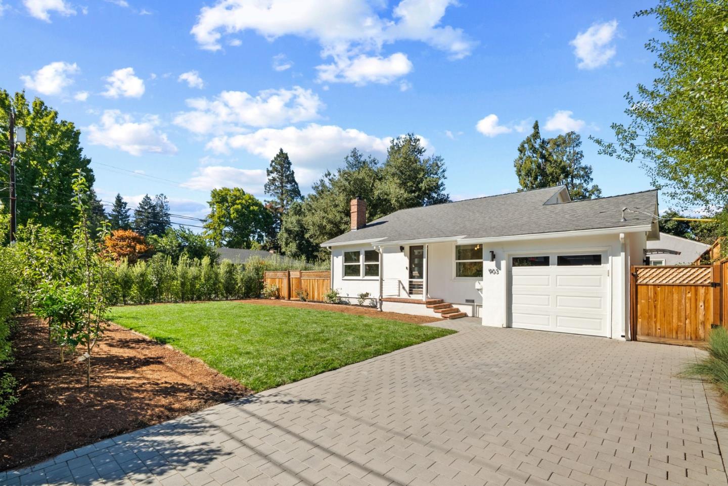 Detail Gallery Image 2 of 27 For 903 Laurel Ave, Menlo Park,  CA 94025 - 3 Beds | 1 Baths