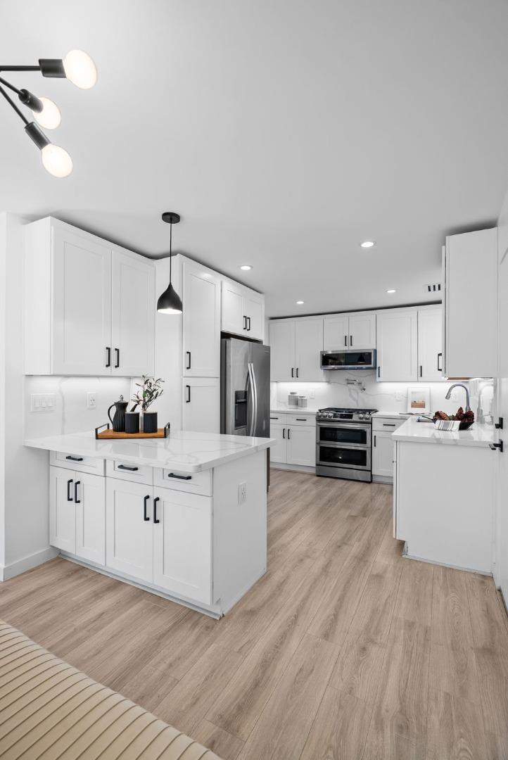 Detail Gallery Image 7 of 27 For 903 Laurel Ave, Menlo Park,  CA 94025 - 3 Beds | 1 Baths