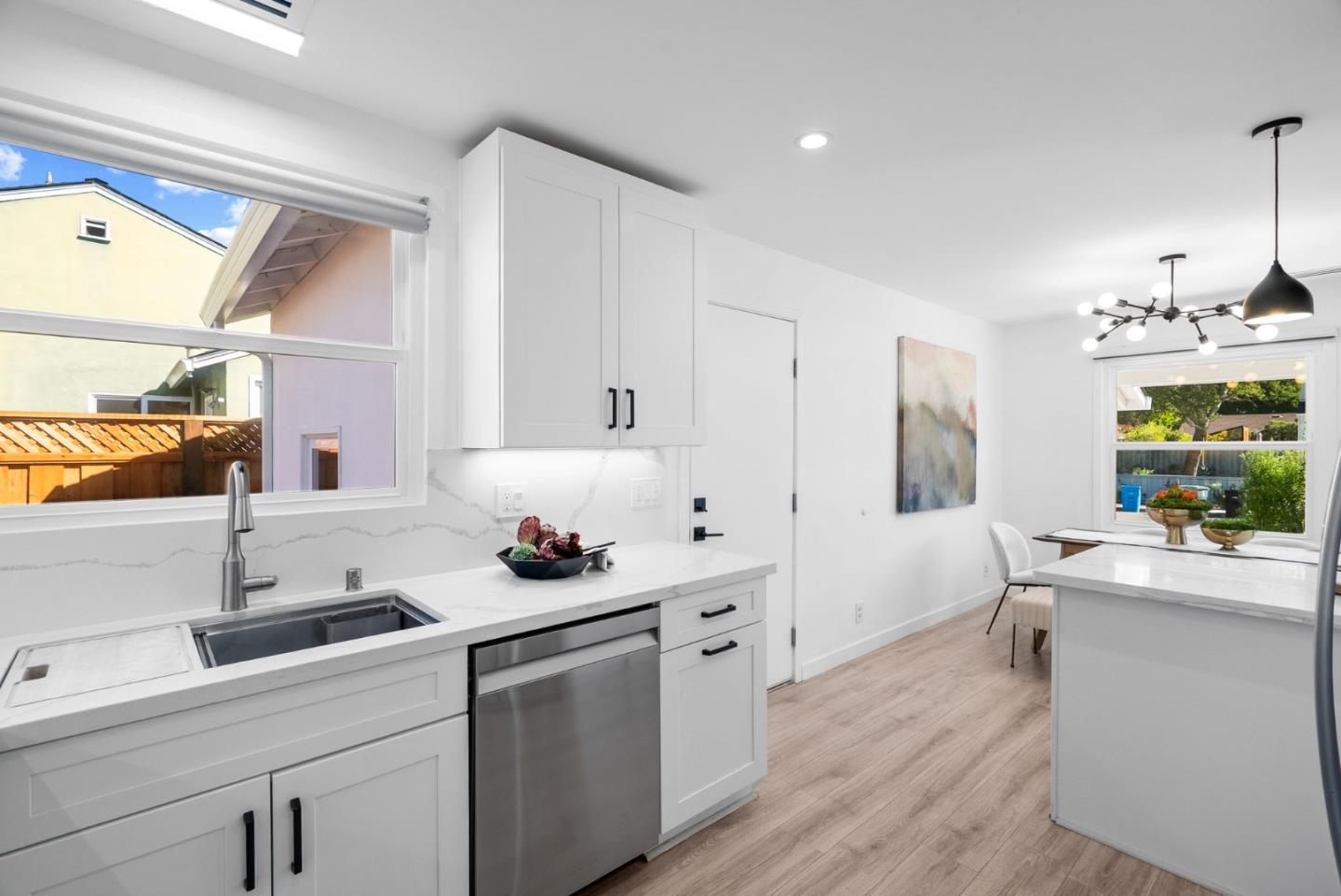 Detail Gallery Image 8 of 27 For 903 Laurel Ave, Menlo Park,  CA 94025 - 3 Beds | 1 Baths