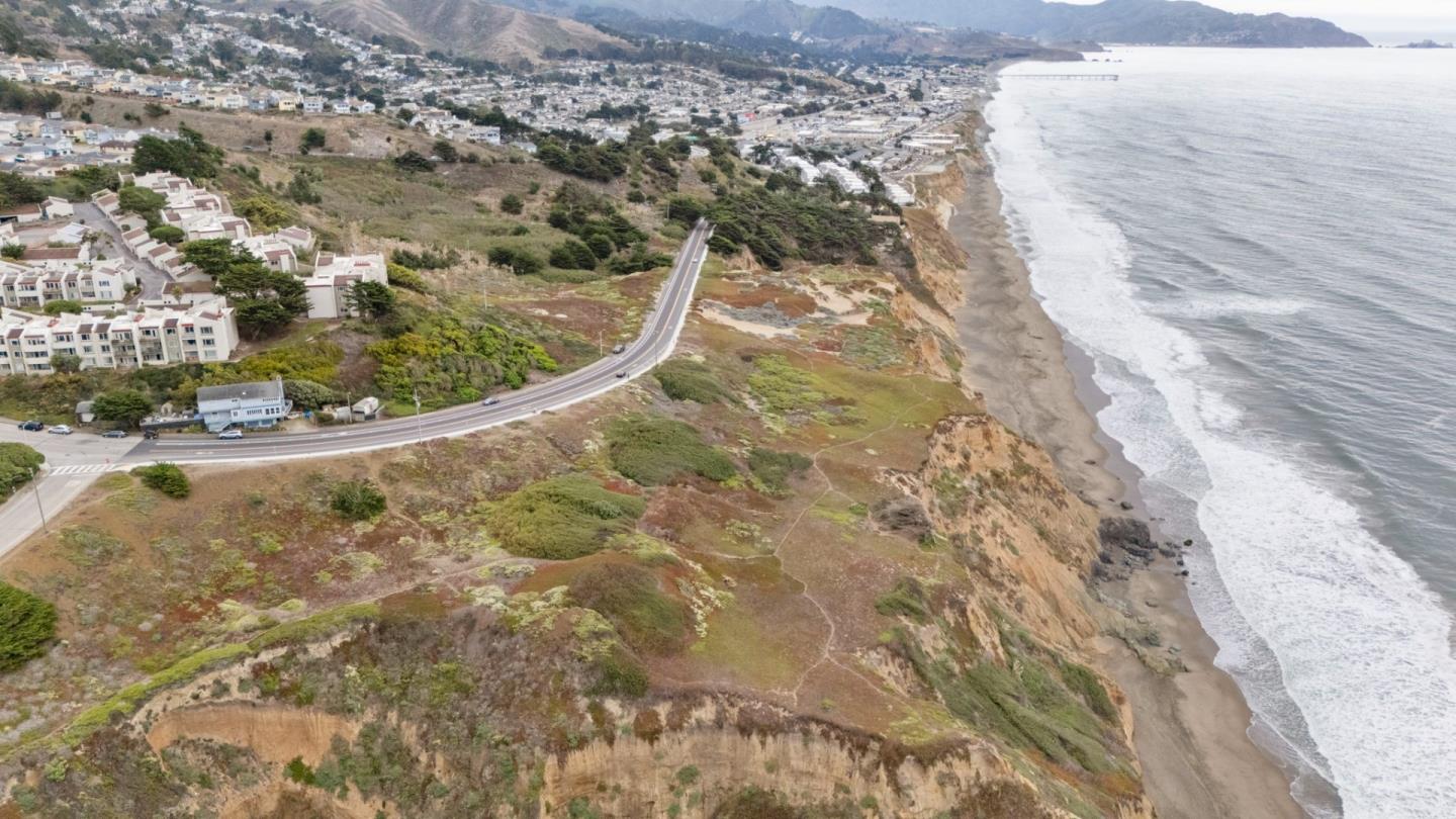 Detail Gallery Image 4 of 6 For 4000 Palmetto Ave, Pacifica,  CA 94044 - – Beds | – Baths