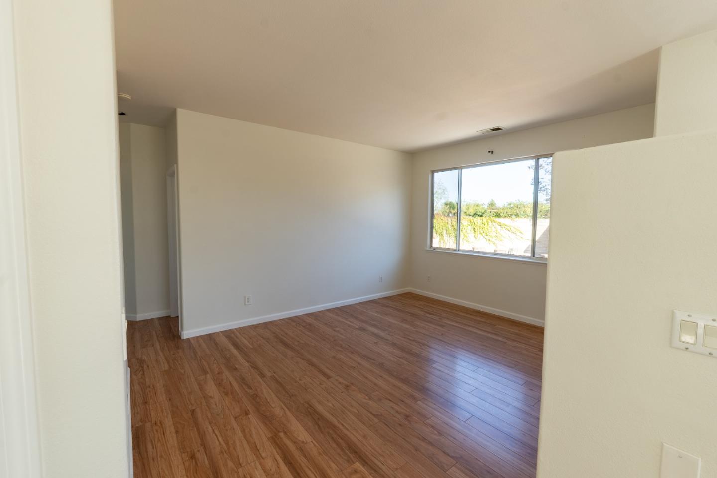 Detail Gallery Image 12 of 44 For 441 Adrian Ct, Hollister,  CA 95023 - 5 Beds | 3 Baths