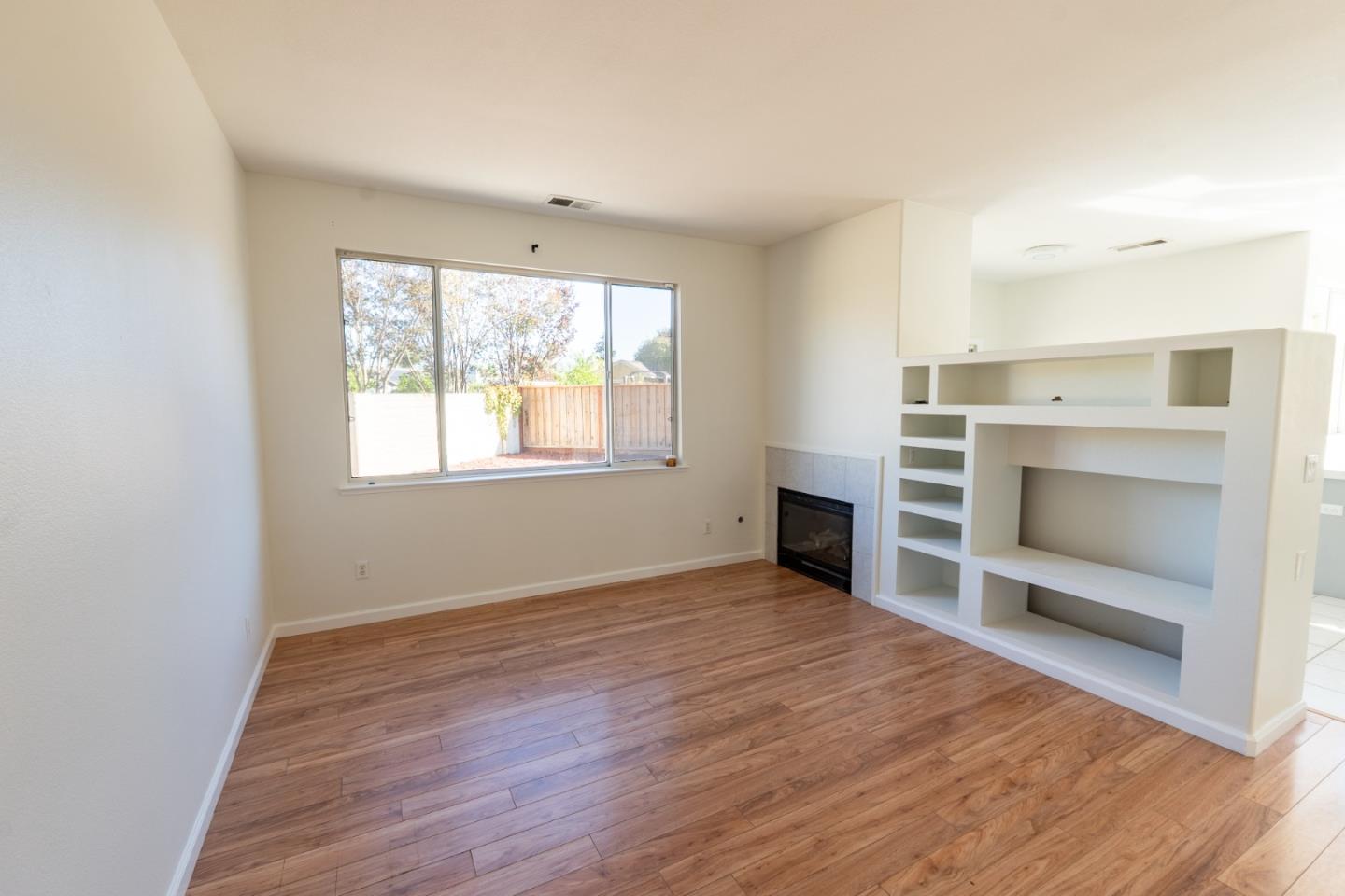 Detail Gallery Image 14 of 44 For 441 Adrian Ct, Hollister,  CA 95023 - 5 Beds | 3 Baths