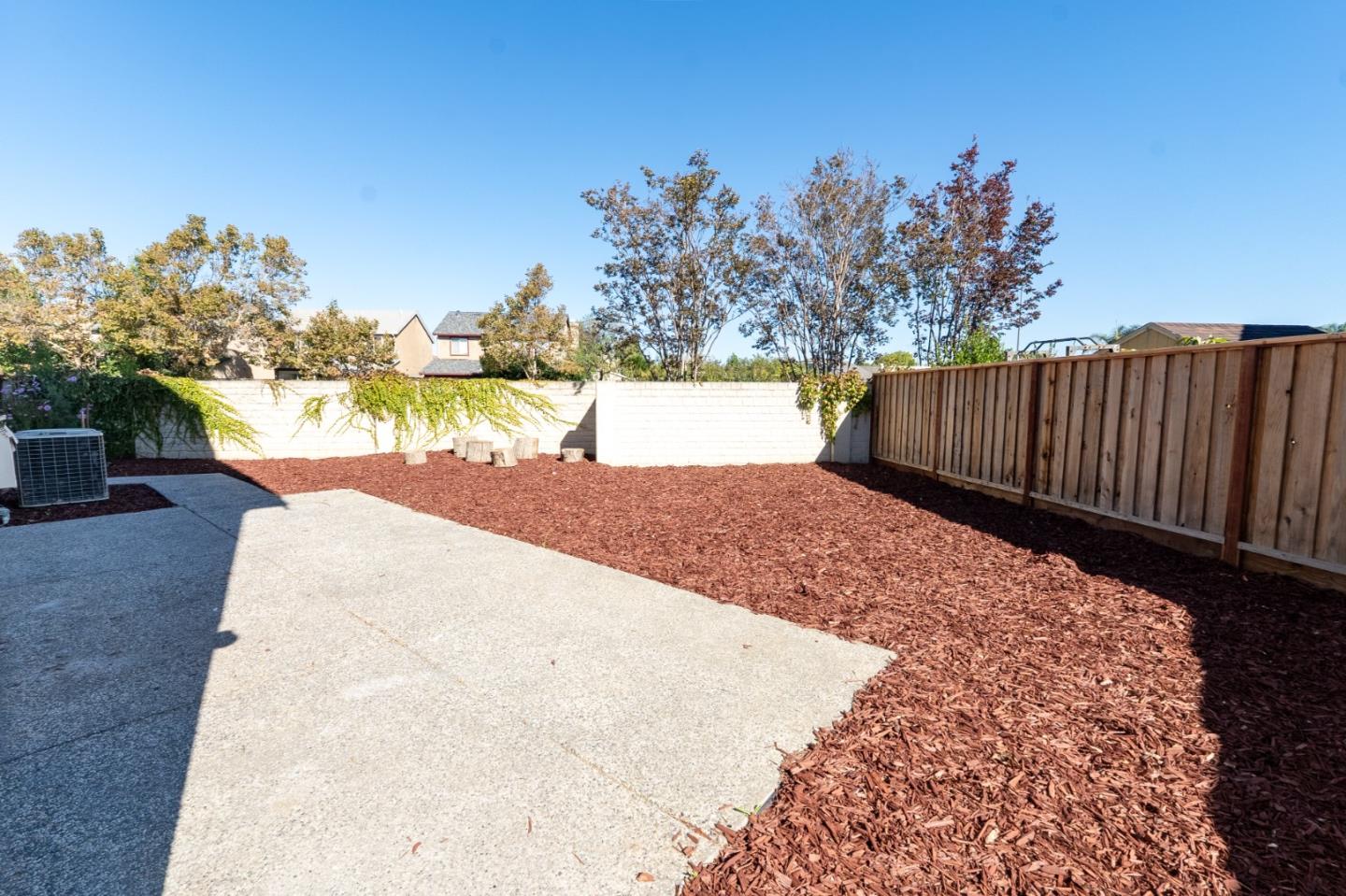 Detail Gallery Image 17 of 44 For 441 Adrian Ct, Hollister,  CA 95023 - 5 Beds | 3 Baths