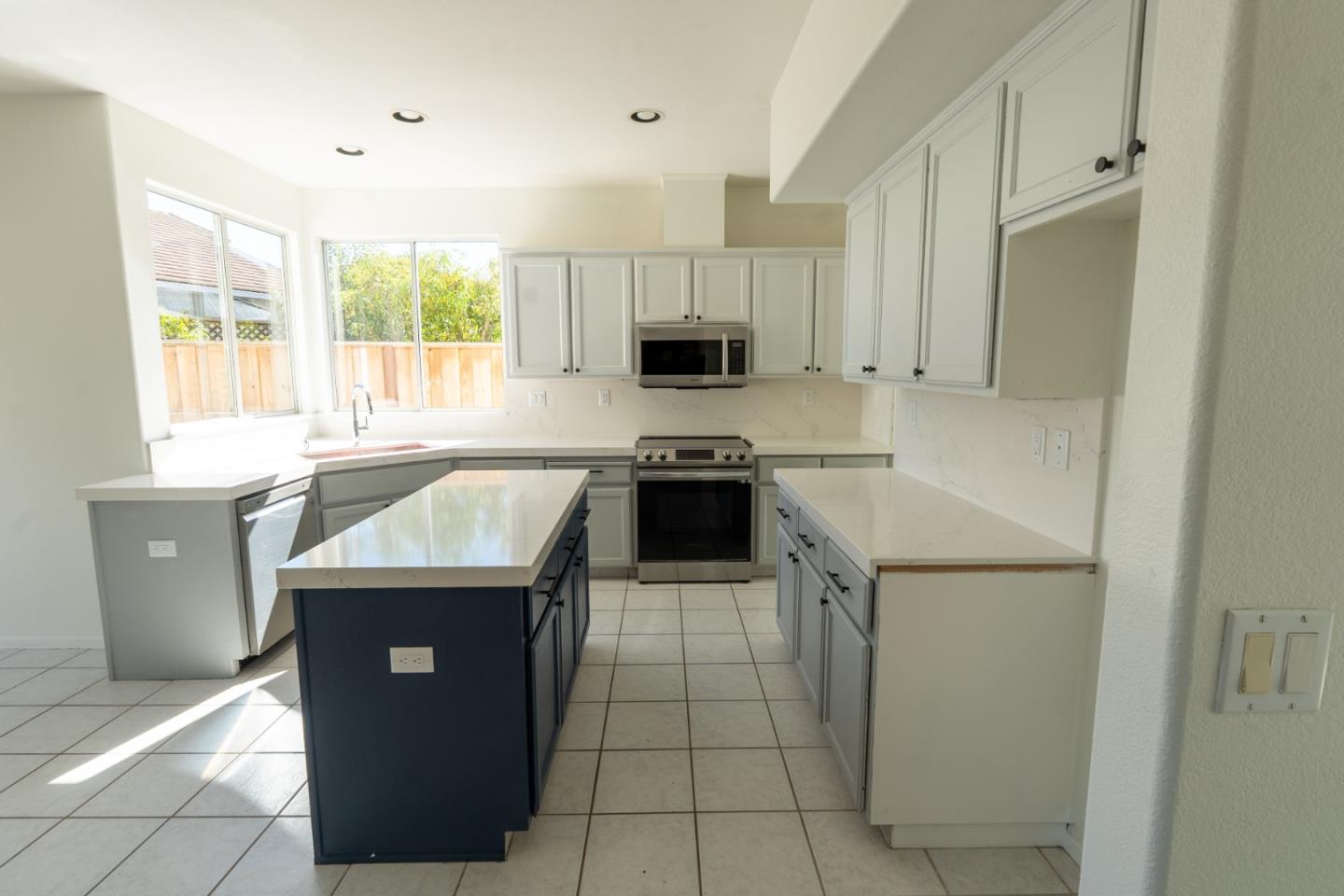 Detail Gallery Image 23 of 44 For 441 Adrian Ct, Hollister,  CA 95023 - 5 Beds | 3 Baths