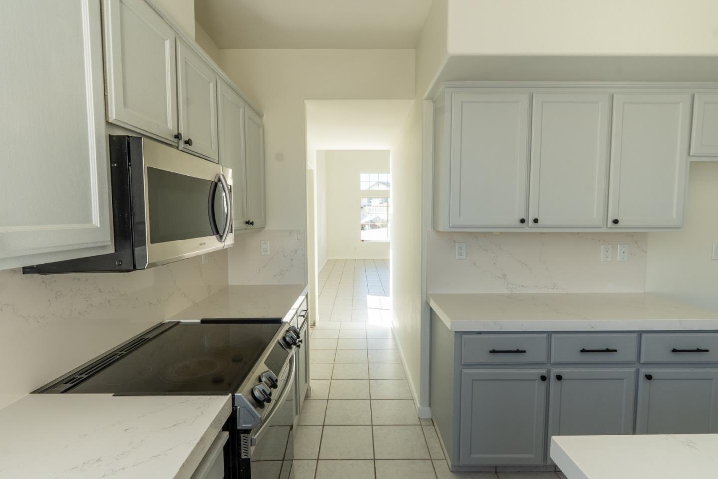 Detail Gallery Image 25 of 44 For 441 Adrian Ct, Hollister,  CA 95023 - 5 Beds | 3 Baths