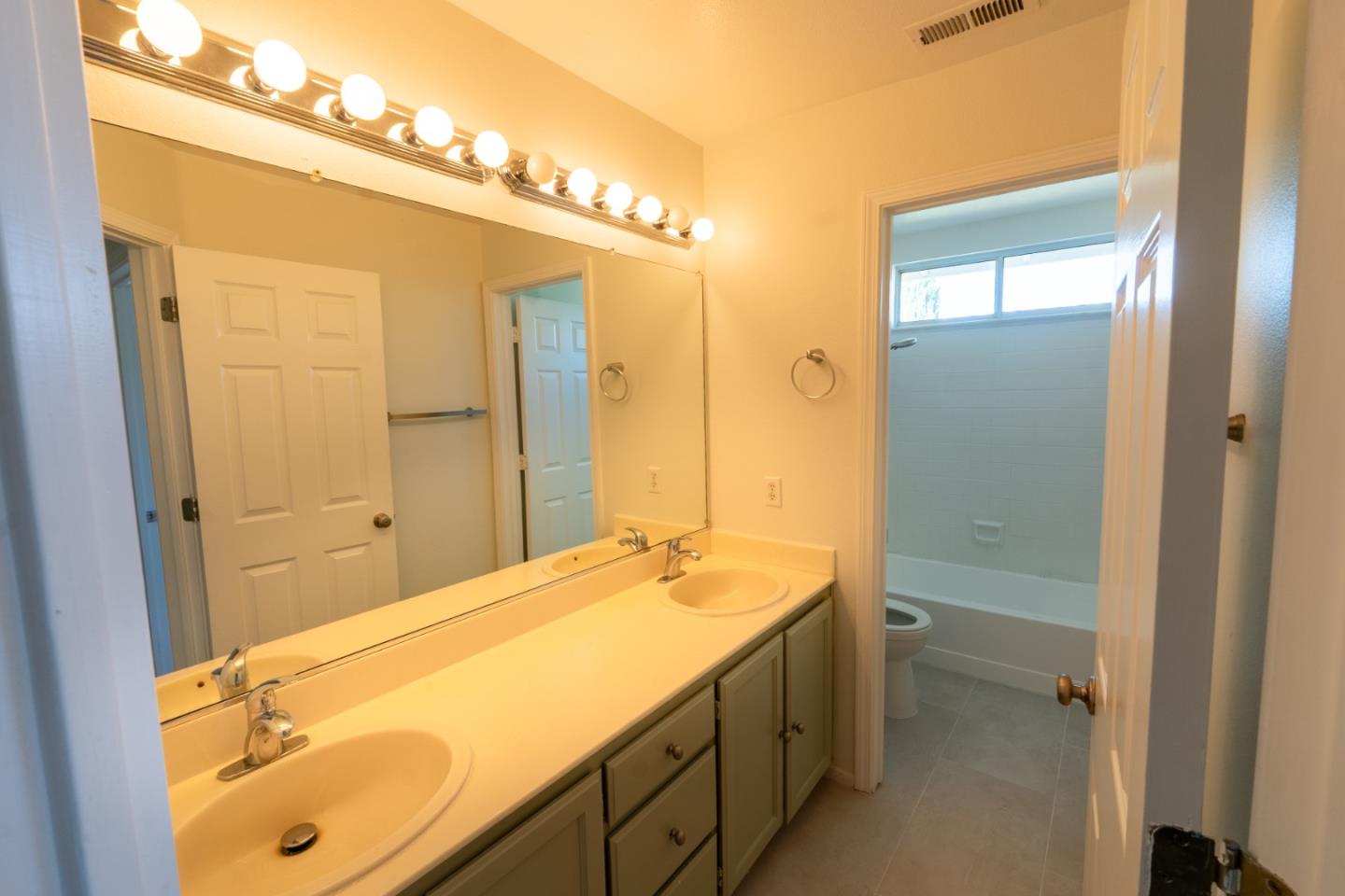 Detail Gallery Image 34 of 44 For 441 Adrian Ct, Hollister,  CA 95023 - 5 Beds | 3 Baths