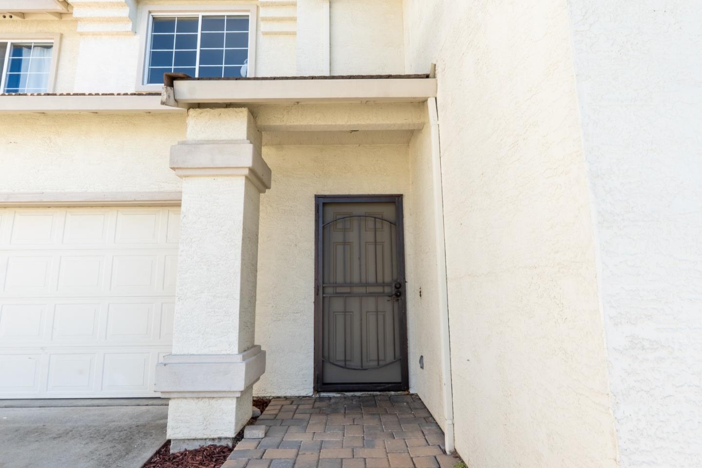 Detail Gallery Image 5 of 44 For 441 Adrian Ct, Hollister,  CA 95023 - 5 Beds | 3 Baths