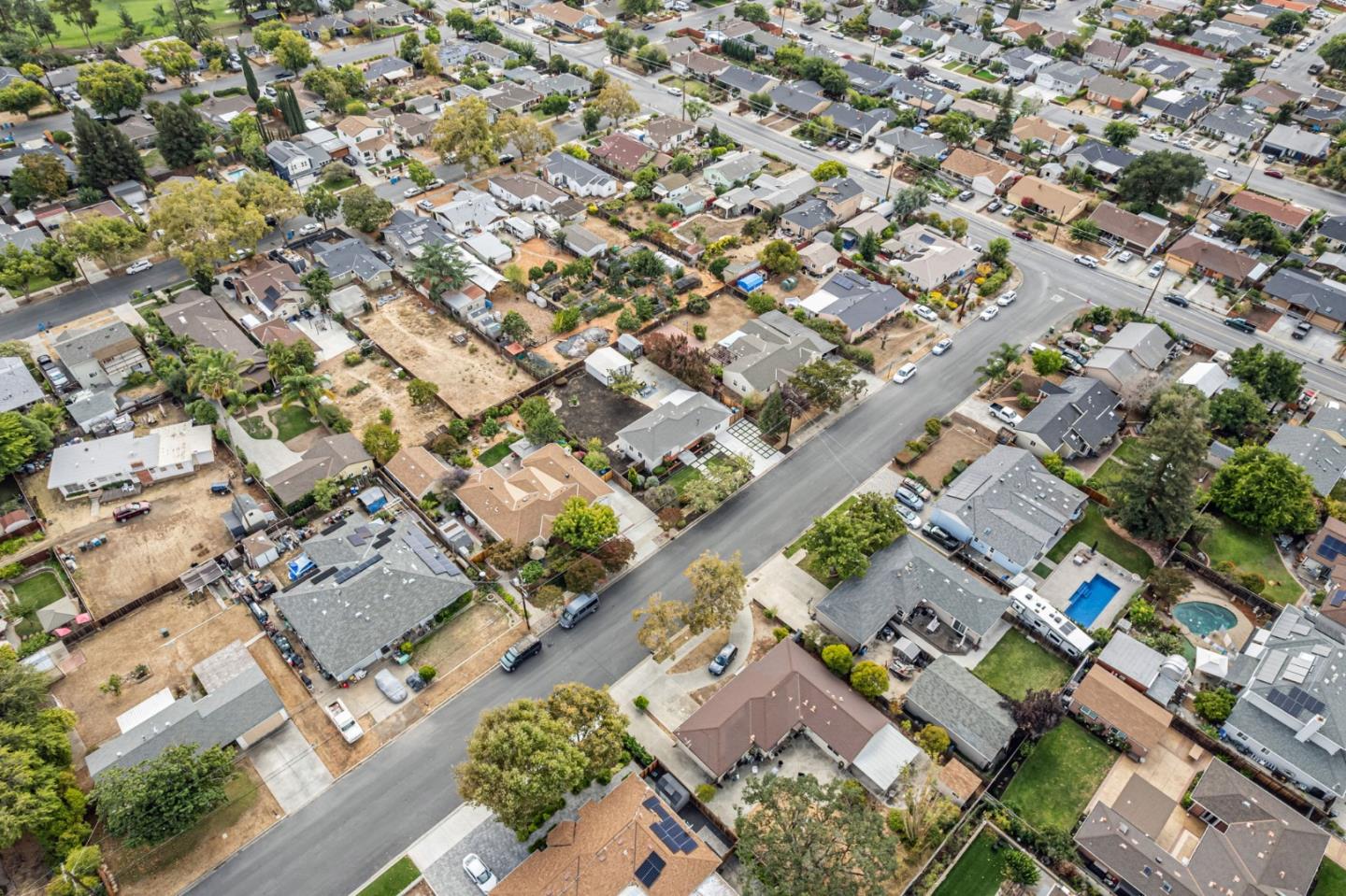 Detail Gallery Image 16 of 59 For 3972 Pepper Tree Ln, San Jose,  CA 95127 - 3 Beds | 2 Baths