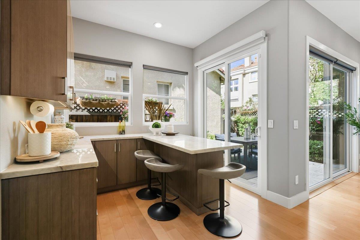 Detail Gallery Image 11 of 45 For 118 Magnolia Ln, Mountain View,  CA 94043 - 3 Beds | 3 Baths