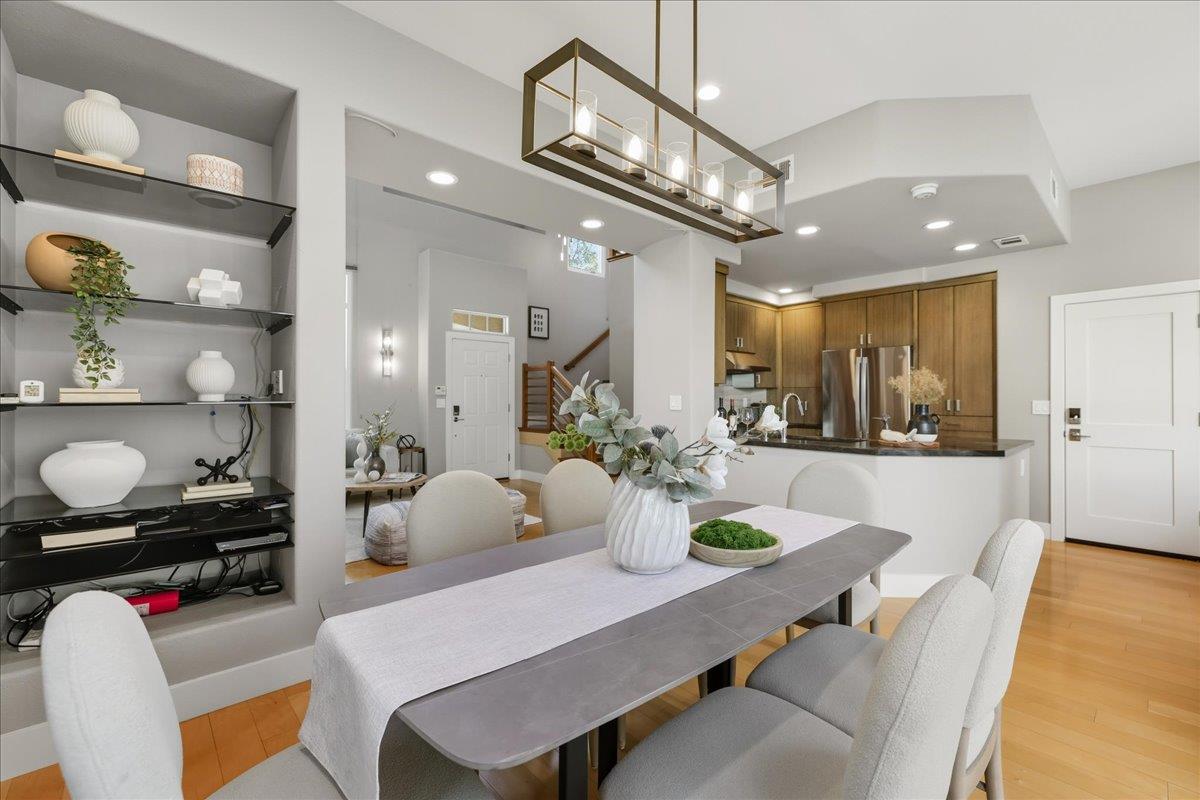 Detail Gallery Image 14 of 45 For 118 Magnolia Ln, Mountain View,  CA 94043 - 3 Beds | 3 Baths